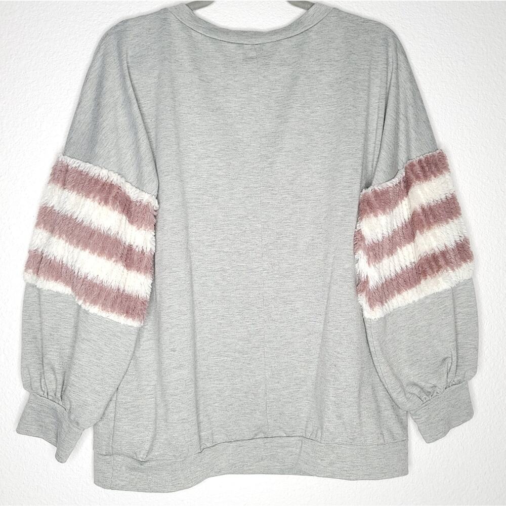 Wonderland by Orange Sweatshirt Faux Fur Sleeves